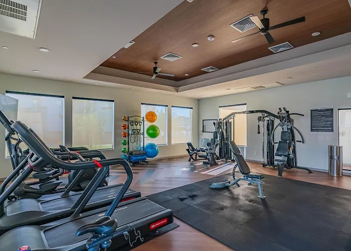 Walk To Stadium With Modern Poolgymparkingwd Apartament Glendale