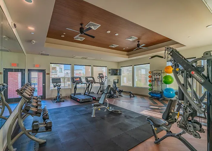 Walk To Stadium With Modern Poolgymparkingwd Apartament Glendale